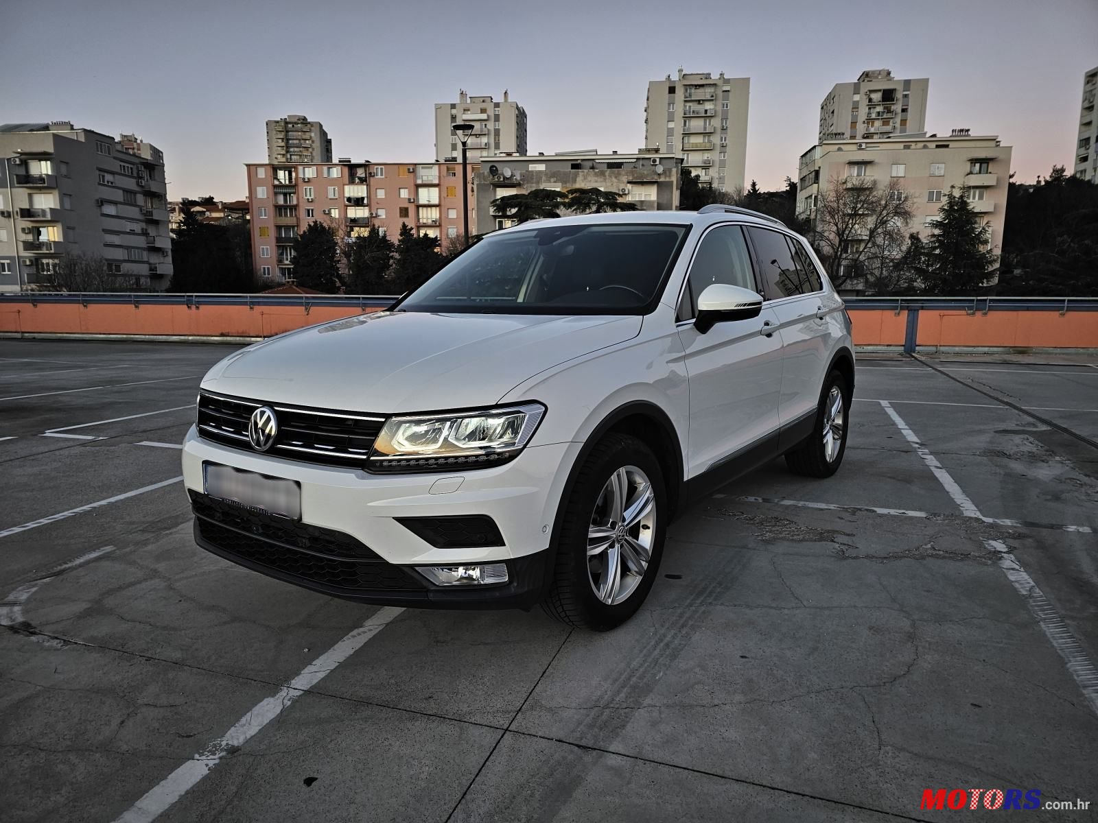 2017' Volkswagen Tiguan photo #1