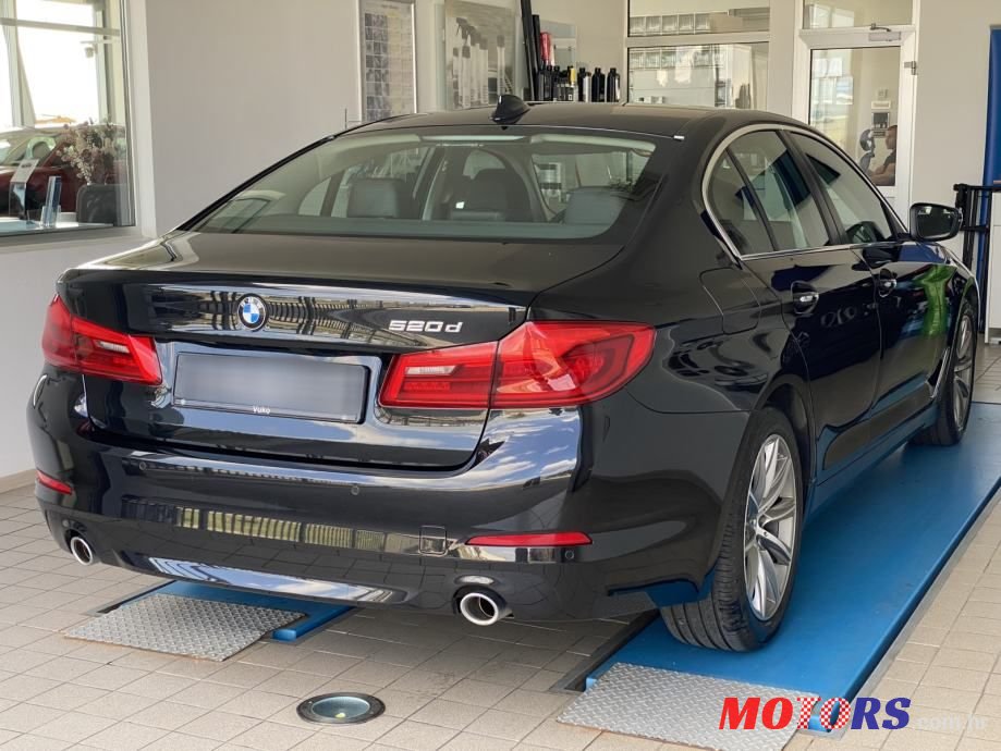2017' BMW Serija 5 520D photo #6