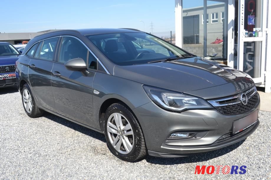 2017' Opel Astra Karavan photo #3