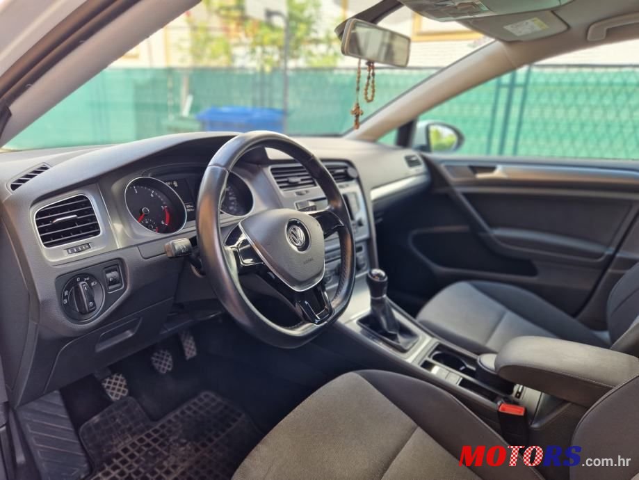 2016' Volkswagen Golf 7 1,6 Tdi photo #2
