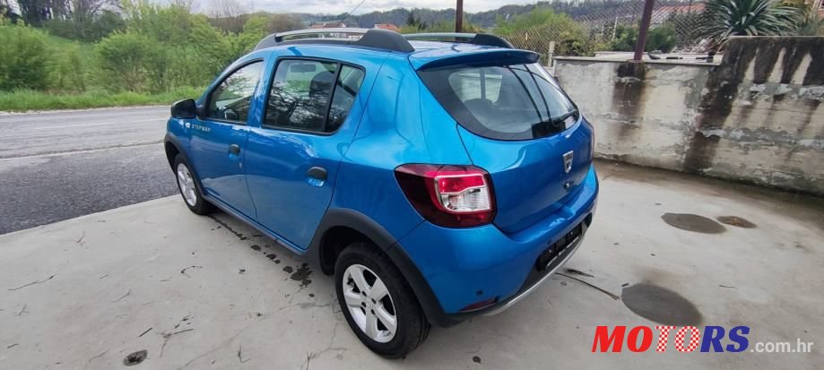 2016' Dacia Sandero photo #4