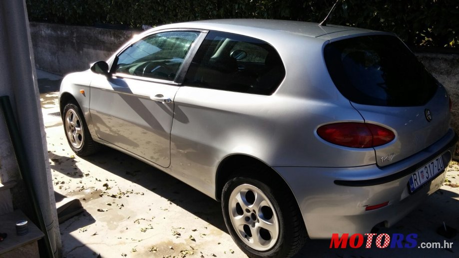 2004' Alfa Romeo photo #1