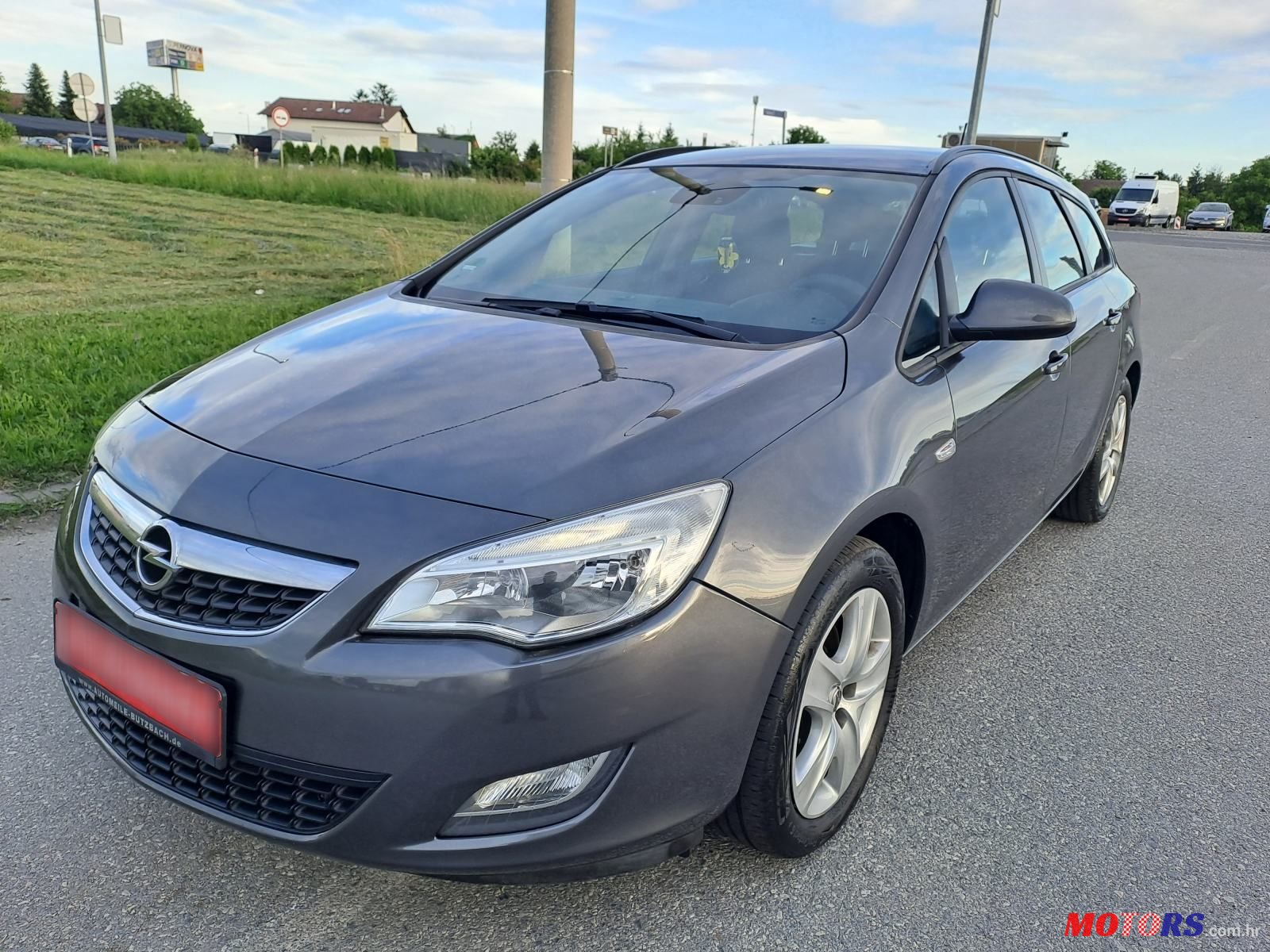 2011' Opel Astra Karavan photo #1