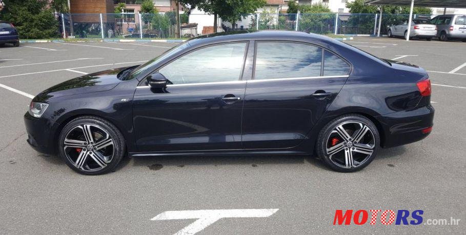 2011' Volkswagen Jetta 1,6 Tdi photo #1