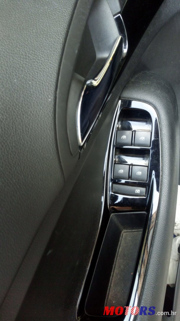 2011' Chevrolet Orlando 2.0 VCDI LT+ photo #2