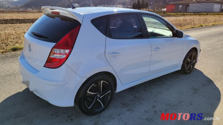 2011' Hyundai i30 photo #6