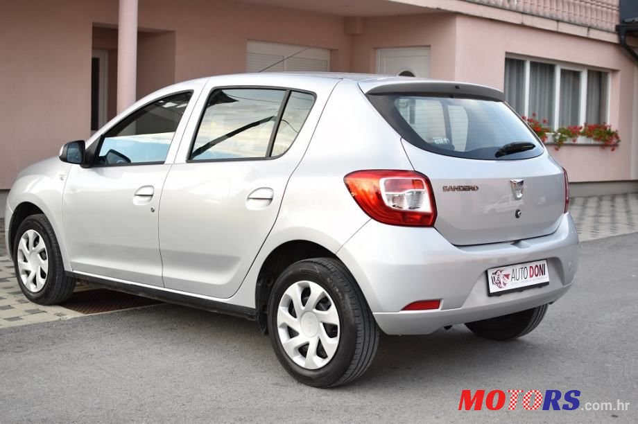 2014' Dacia Sandero photo #5