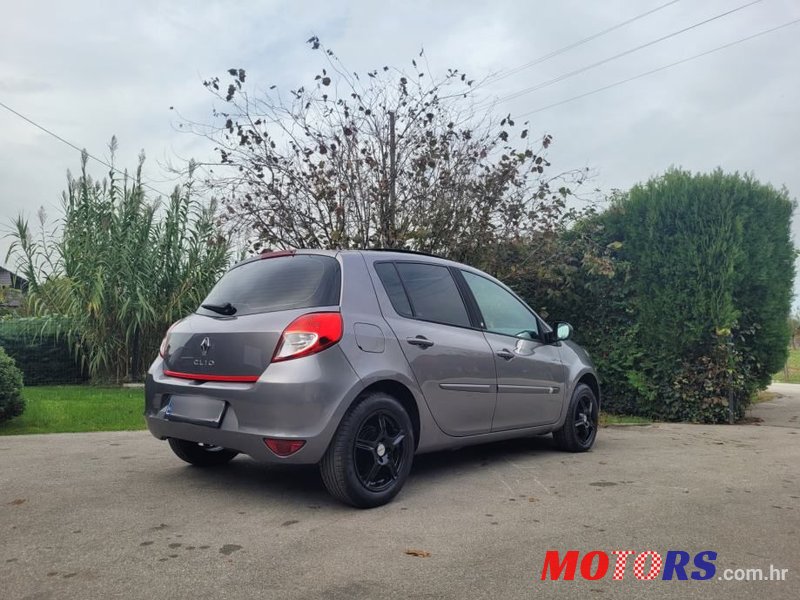 2011' Renault Clio 1,5 Dci photo #6