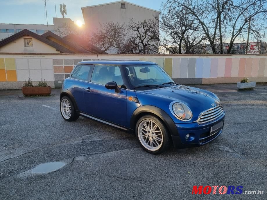 2009' MINI Cooper Cooper D photo #3