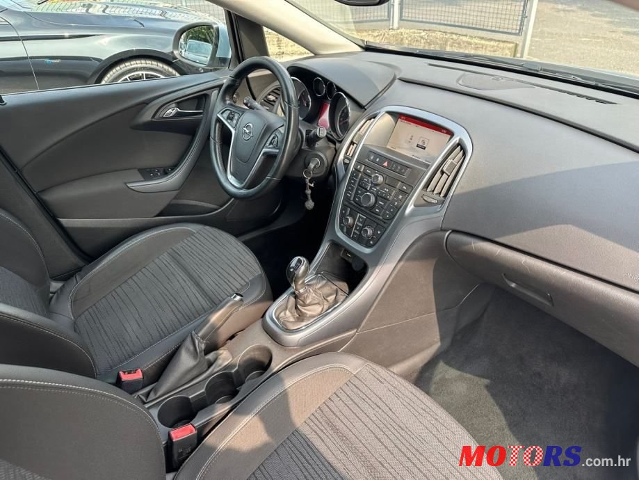 2016' Opel Astra Karavan photo #6