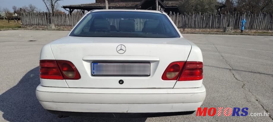 1999' Mercedes-Benz E-Klasa 220 Classic photo #6