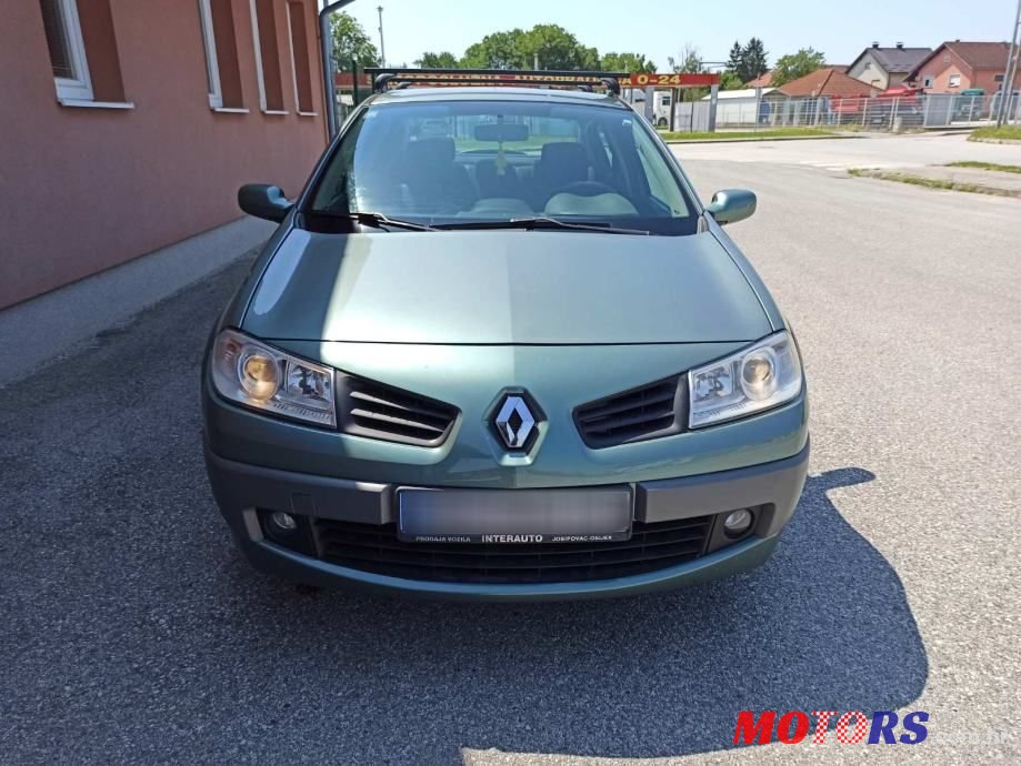 2008' Renault Megane photo #3