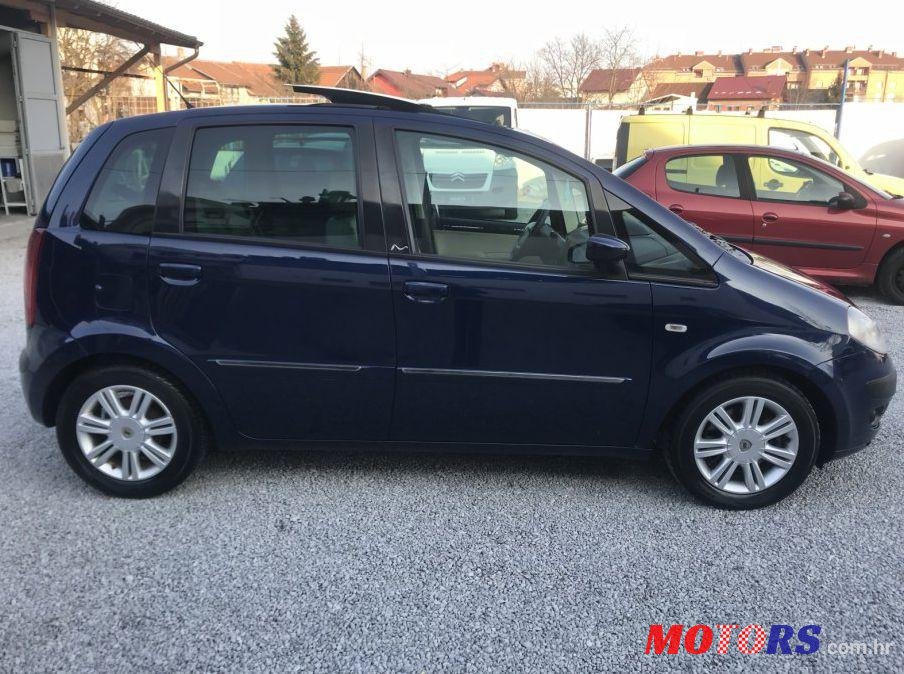 2006' Lancia Musa 1,9 Multijet photo #1