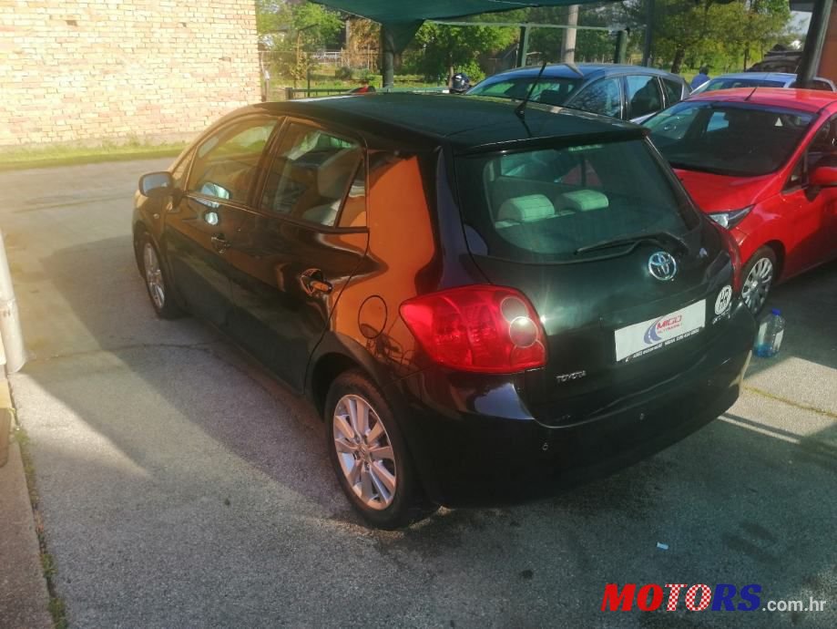 2008' Toyota Auris photo #4