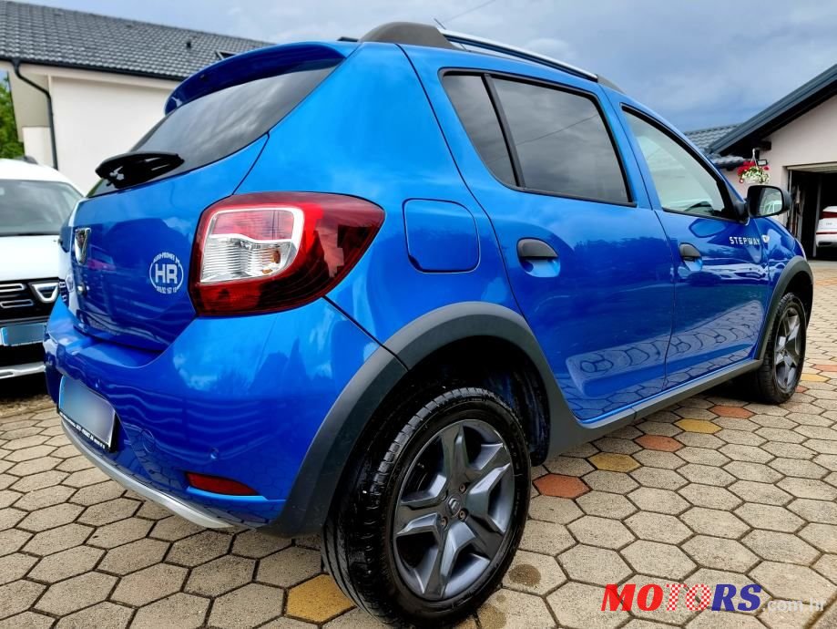 2016' Dacia Sandero photo #6