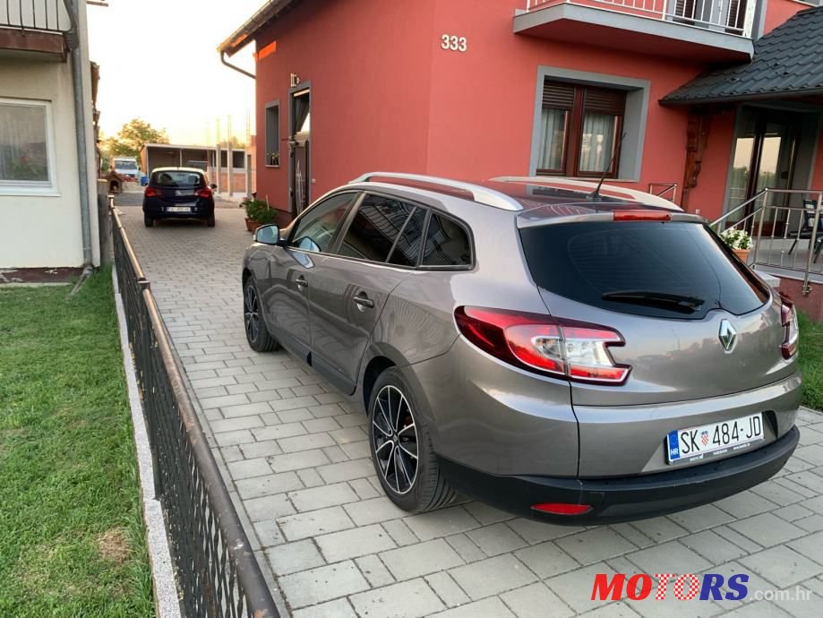 2012' Renault Megane Grandtour photo #2