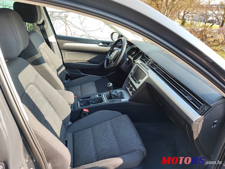 2015' Volkswagen Passat Variant photo #5