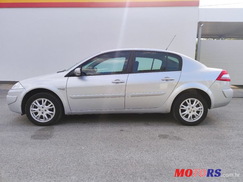 2010' Renault Megane photo #5