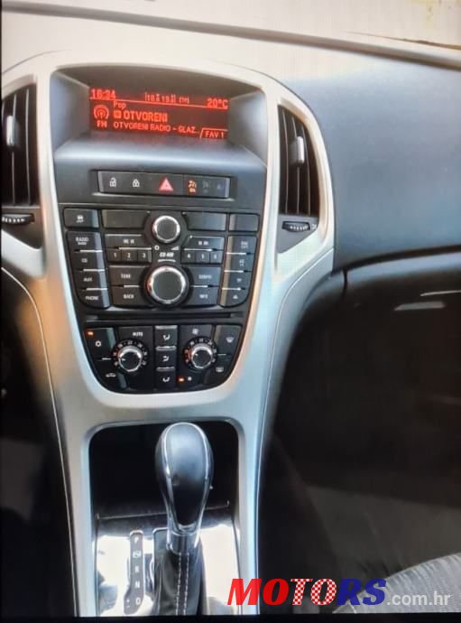 2010' Opel Astra photo #3