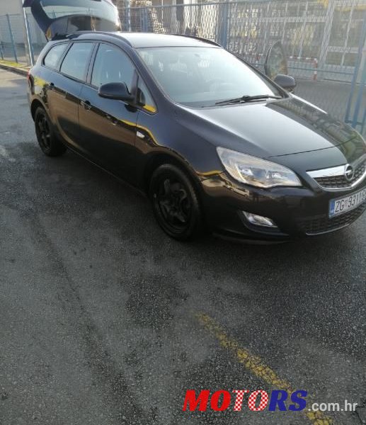 2011' Opel Astra Karavan photo #4