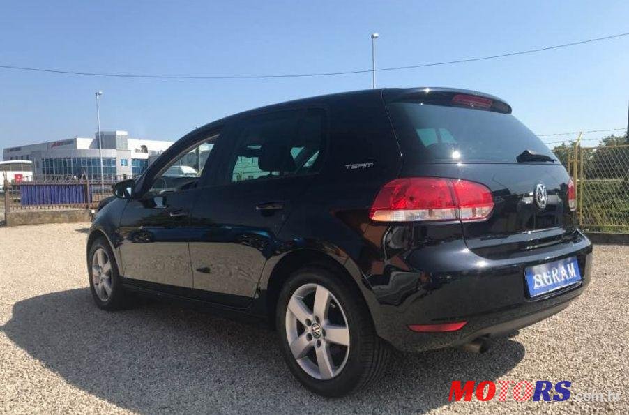 2010' Volkswagen Golf VI 1,6 Tdi photo #1