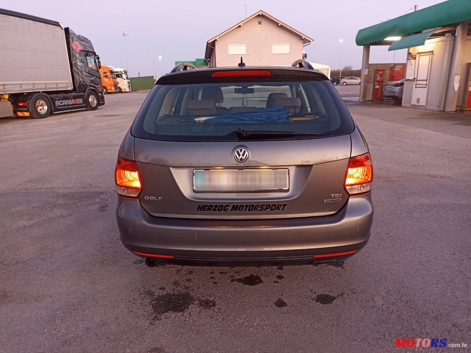 2011' Volkswagen Golf VI Variant photo #3