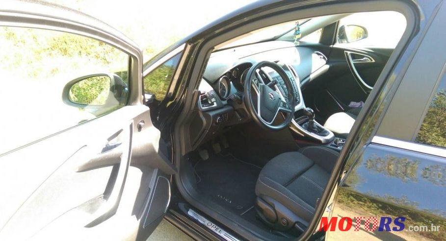 2011' Opel Astra 1,4 Turbo Sport photo #1