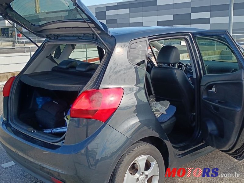 2010' Kia Venga 1,4 Crdi Lx Cool photo #2