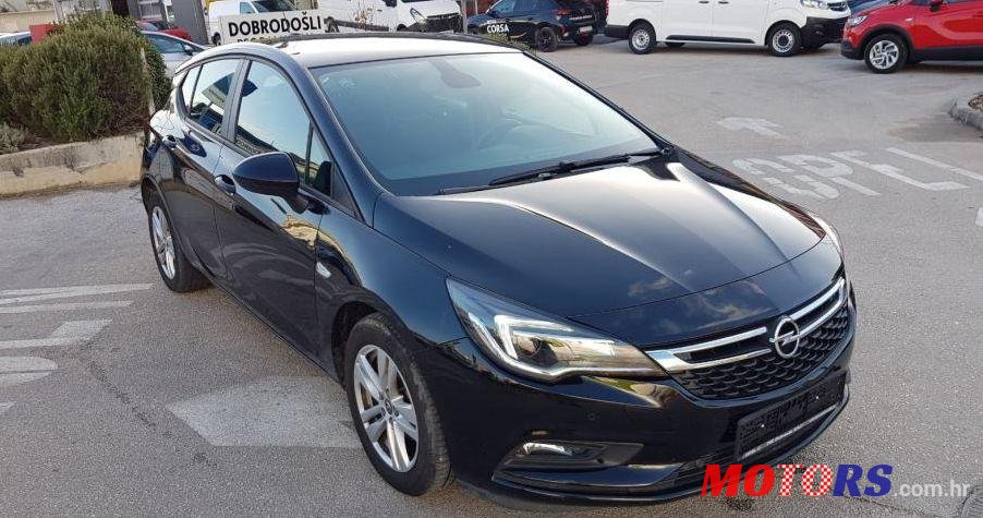 2018' Opel Astra photo #1