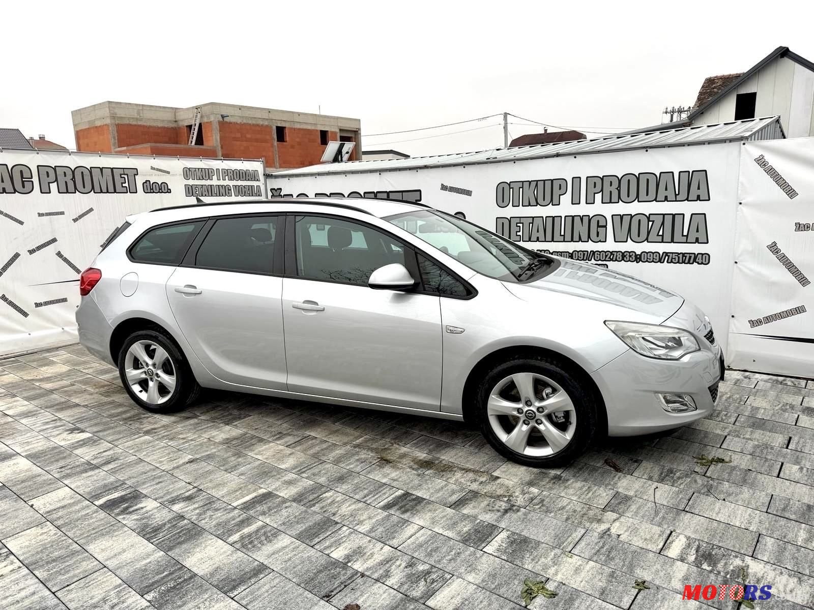 2011' Opel Astra Karavan photo #2