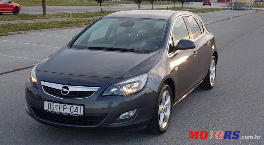 2012' Opel Astra 2,0 Cdti Sport photo #2
