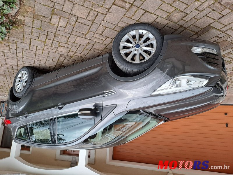 2015' Ford Kuga photo #2