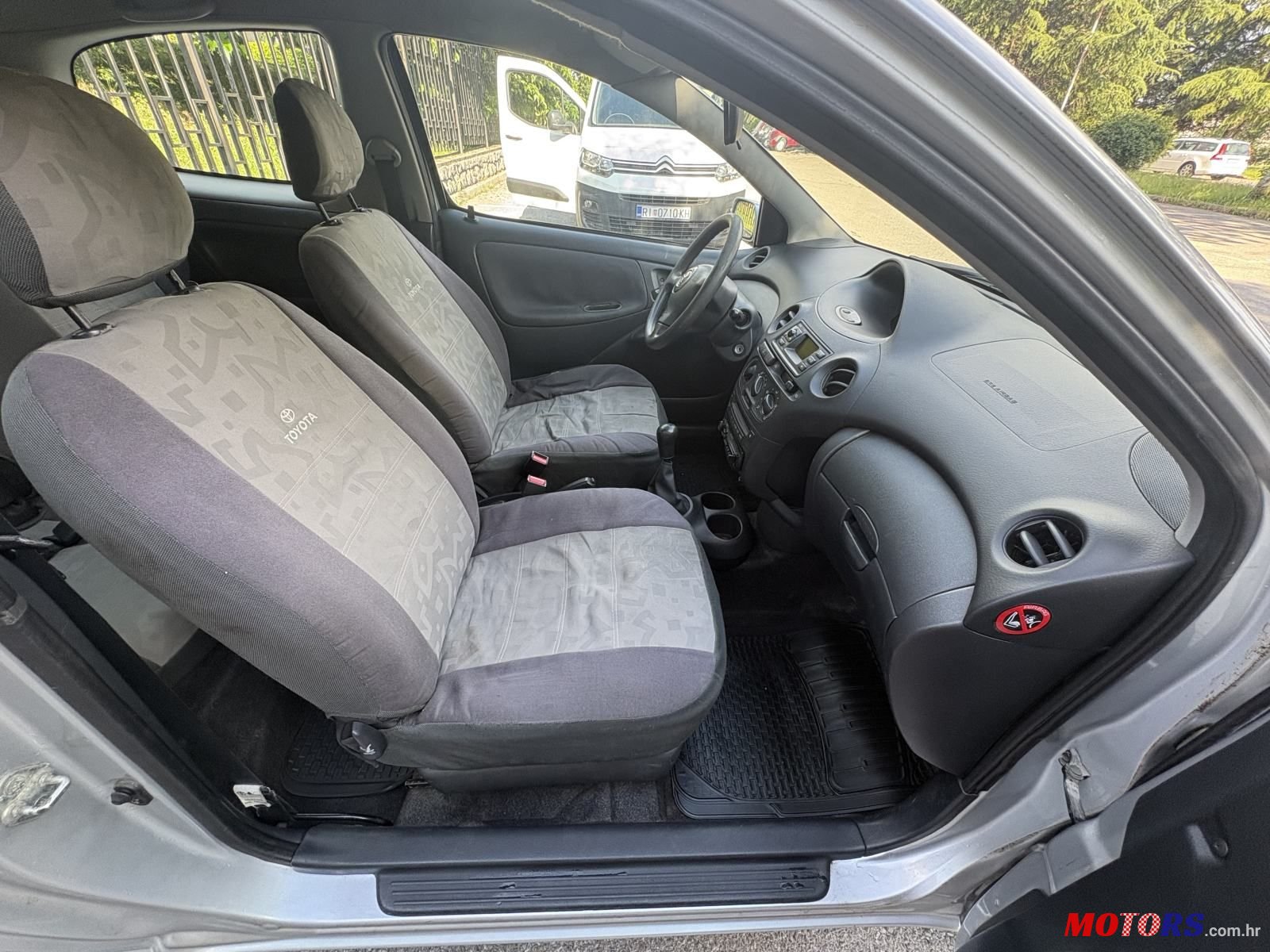 2009' Toyota Yaris 1,0 Vvt-I Cool photo #6