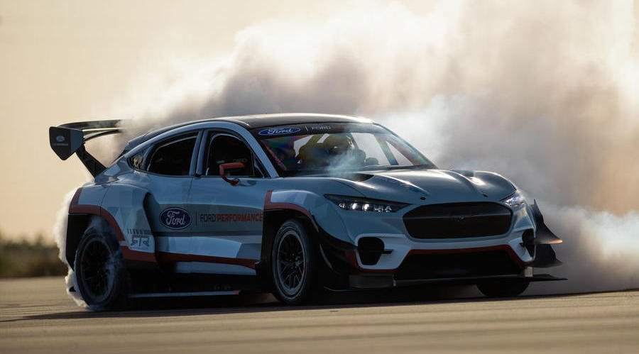 Watch The Ford Mustang Mach-E 1400 Do Some Insane Drifts And Donuts