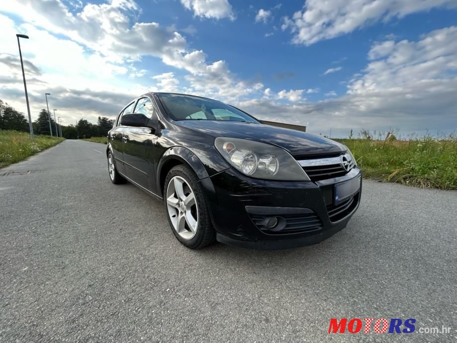 2006' Opel Astra Sport photo #2