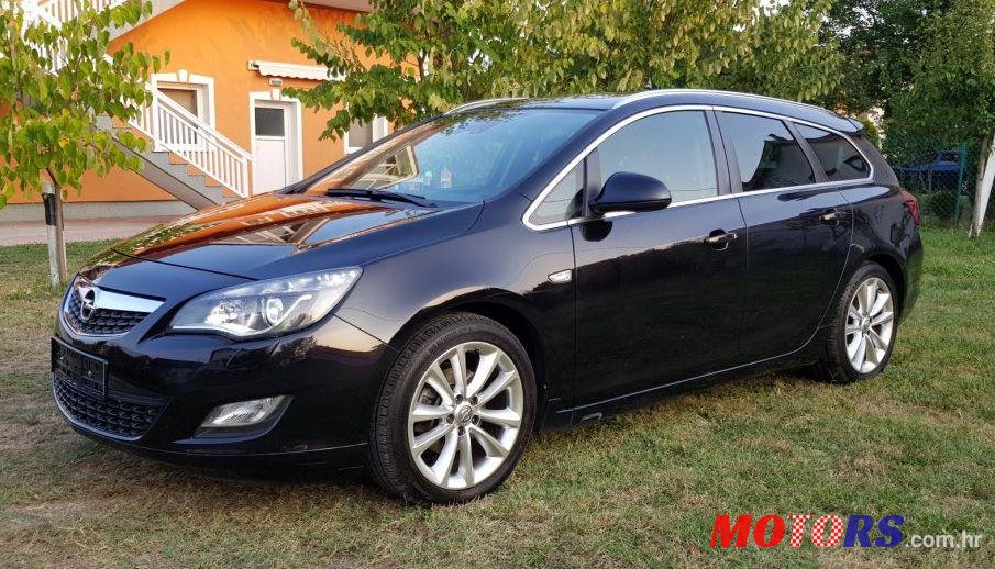 2011' Opel Astra Karavan Sports photo #2