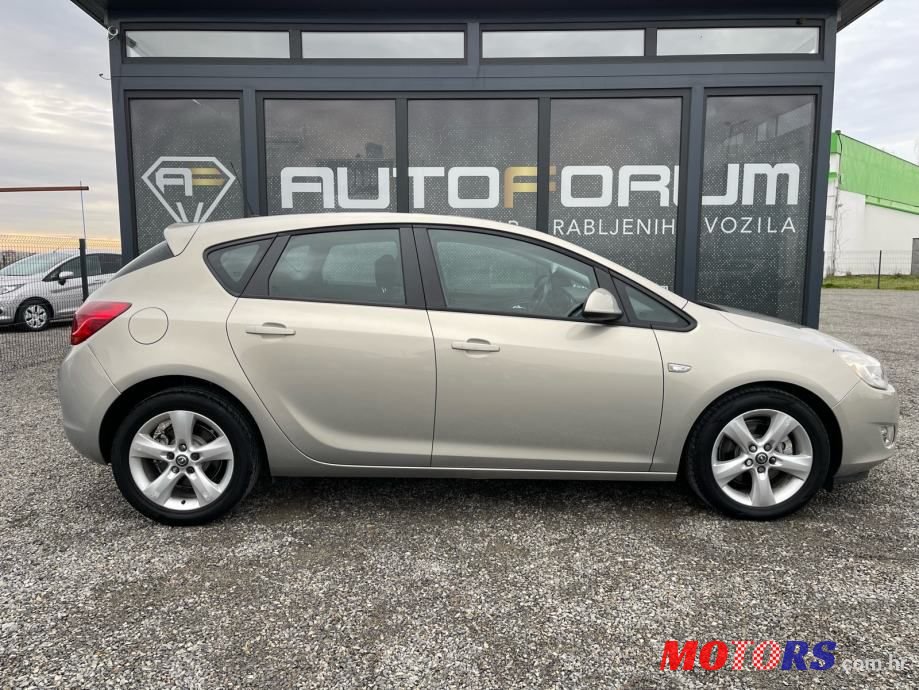 2010' Opel Astra 1,7 Cdti photo #4