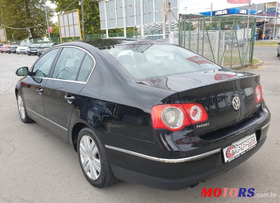 2005' Volkswagen Passat photo #4