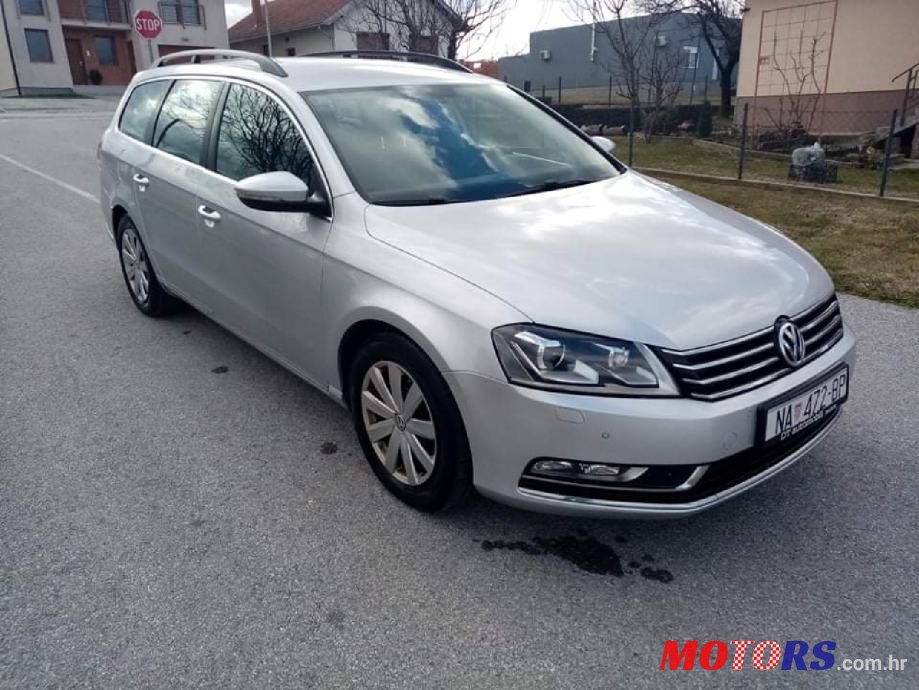 2011' Volkswagen Passat Variant photo #2