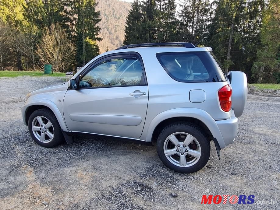 2005' Toyota RAV4 photo #1