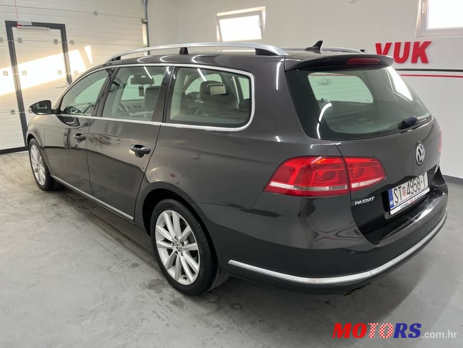 2011' Volkswagen Passat Variant photo #4