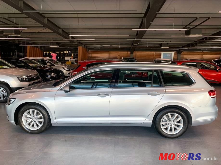 2017' Volkswagen Passat Variant photo #4