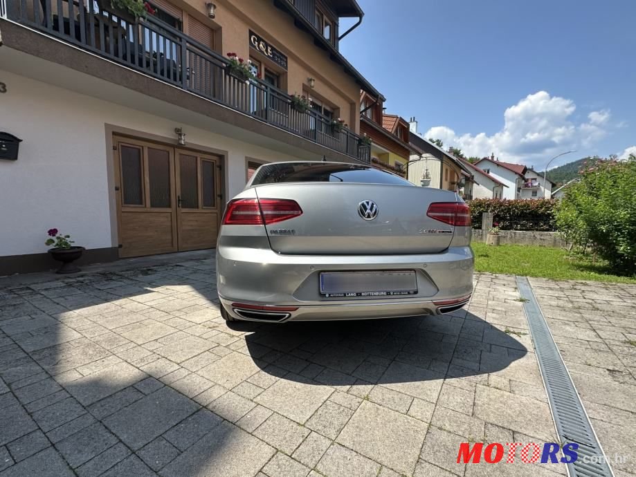 2015' Volkswagen Passat photo #4