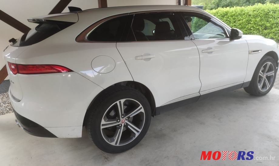 2016' Jaguar F-Pace 2.0 D photo #3