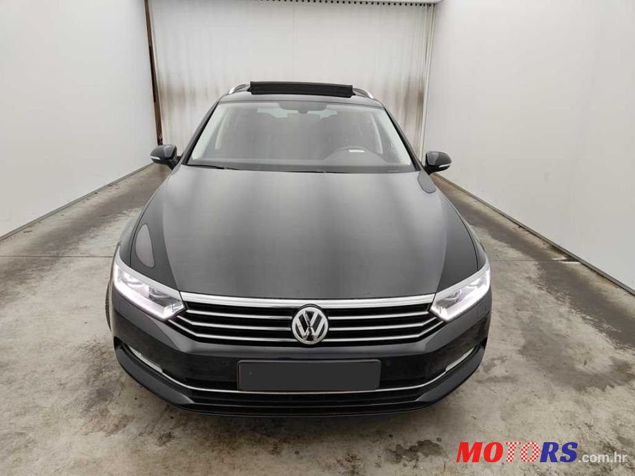 2018' Volkswagen Passat photo #2