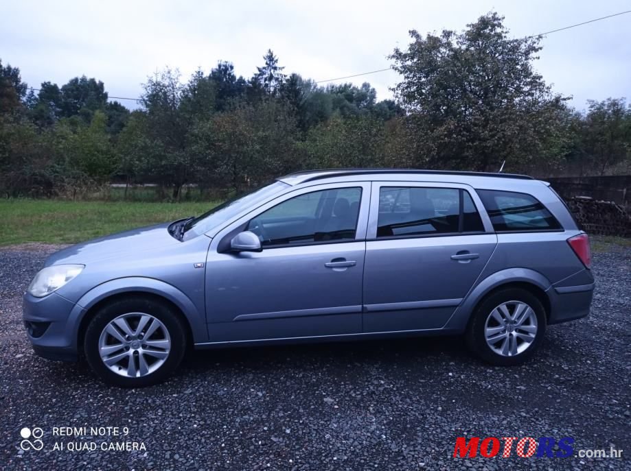 2008' Opel Astra Karavan photo #6