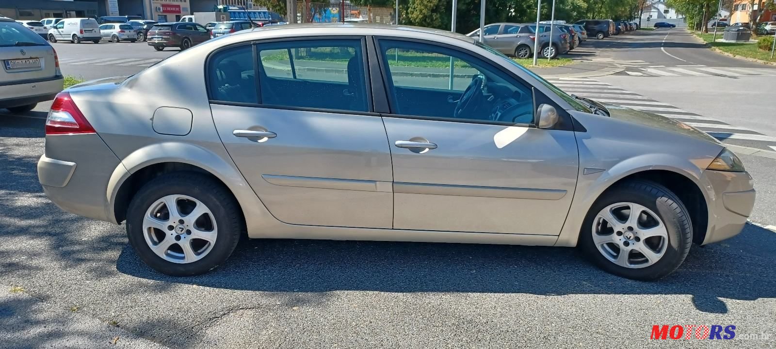 2010' Renault Megane Sedan photo #4