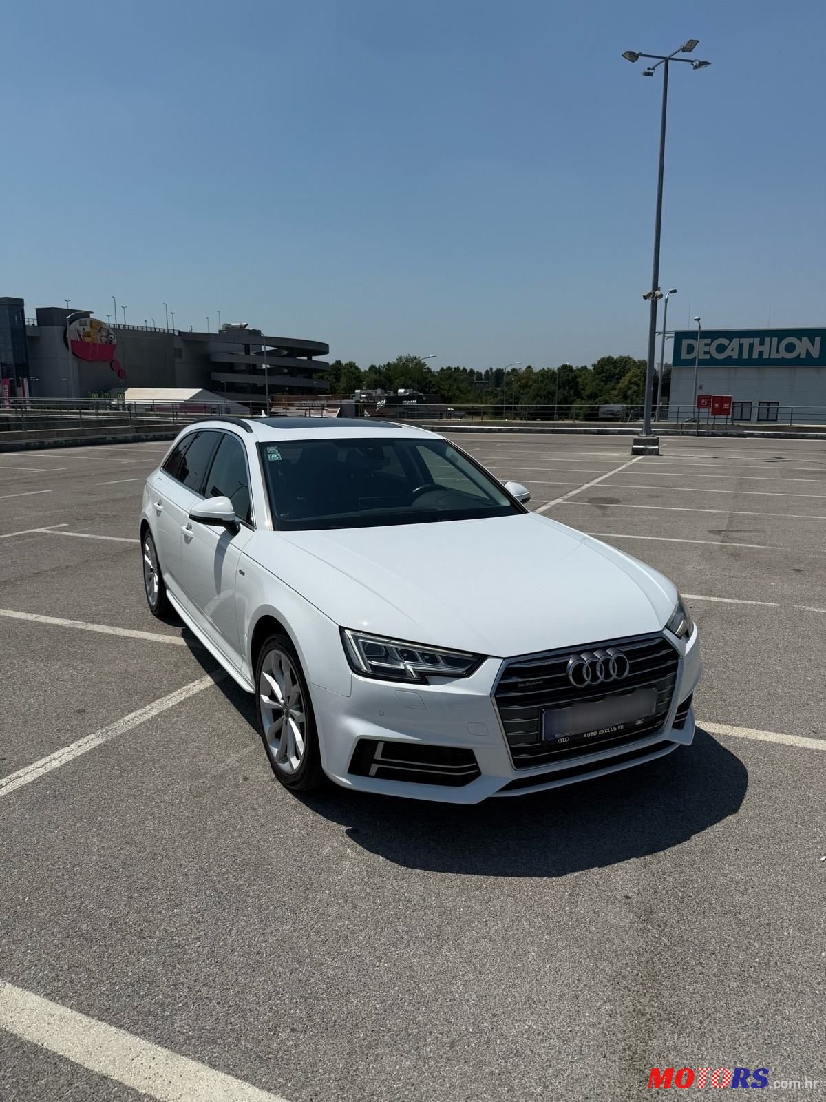 2016' Audi A4 Avant photo #1