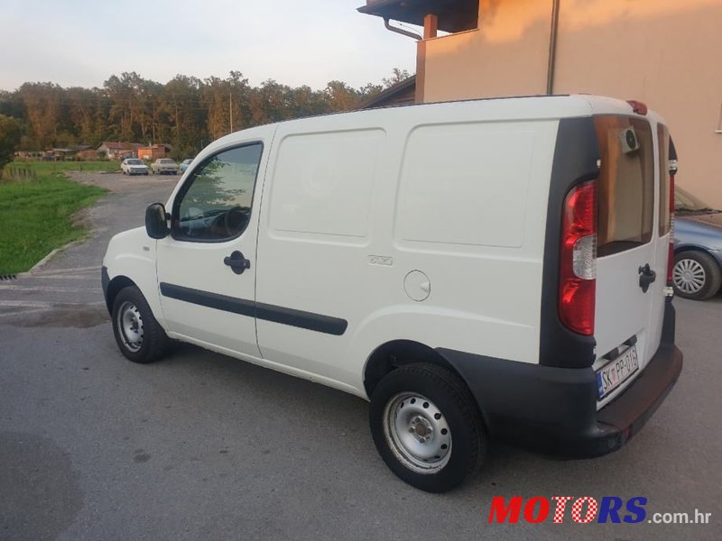 2009' Fiat Doblo photo #4