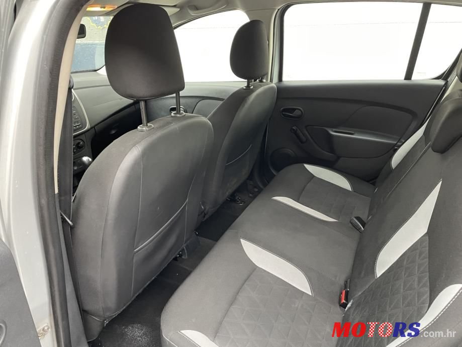 2016' Dacia Sandero photo #4